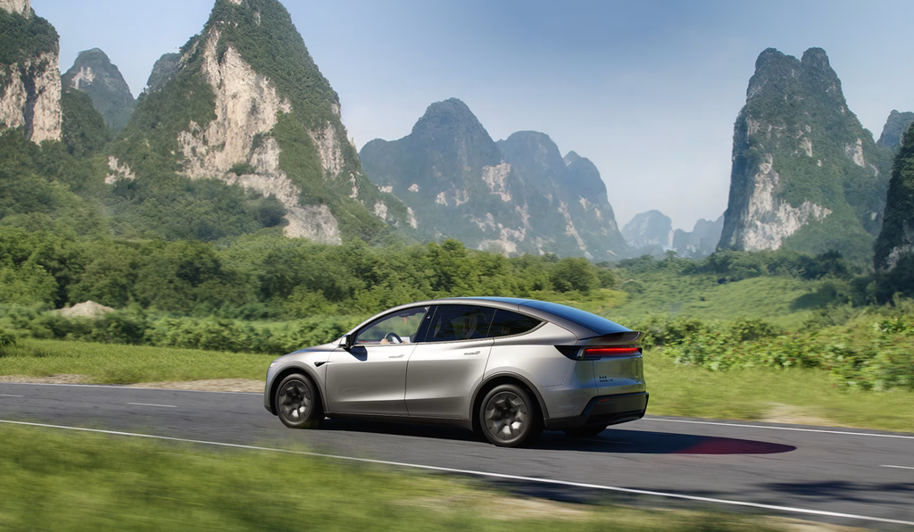 Tesla Launches Model Y L in China: 6-Seat SUV Starts at ¥339,000 ($47,300)