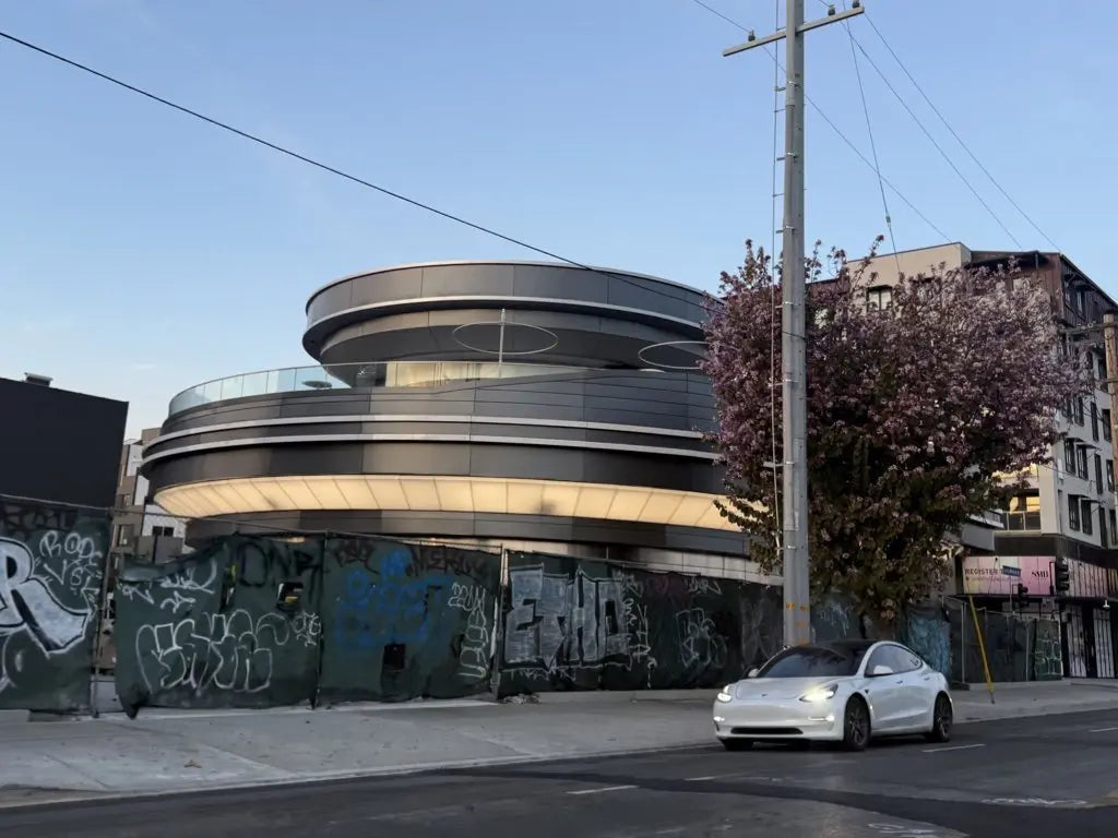 Tesla Hollywood Charging Cinima Diner: A Seamless Retro-Futuristic Experience