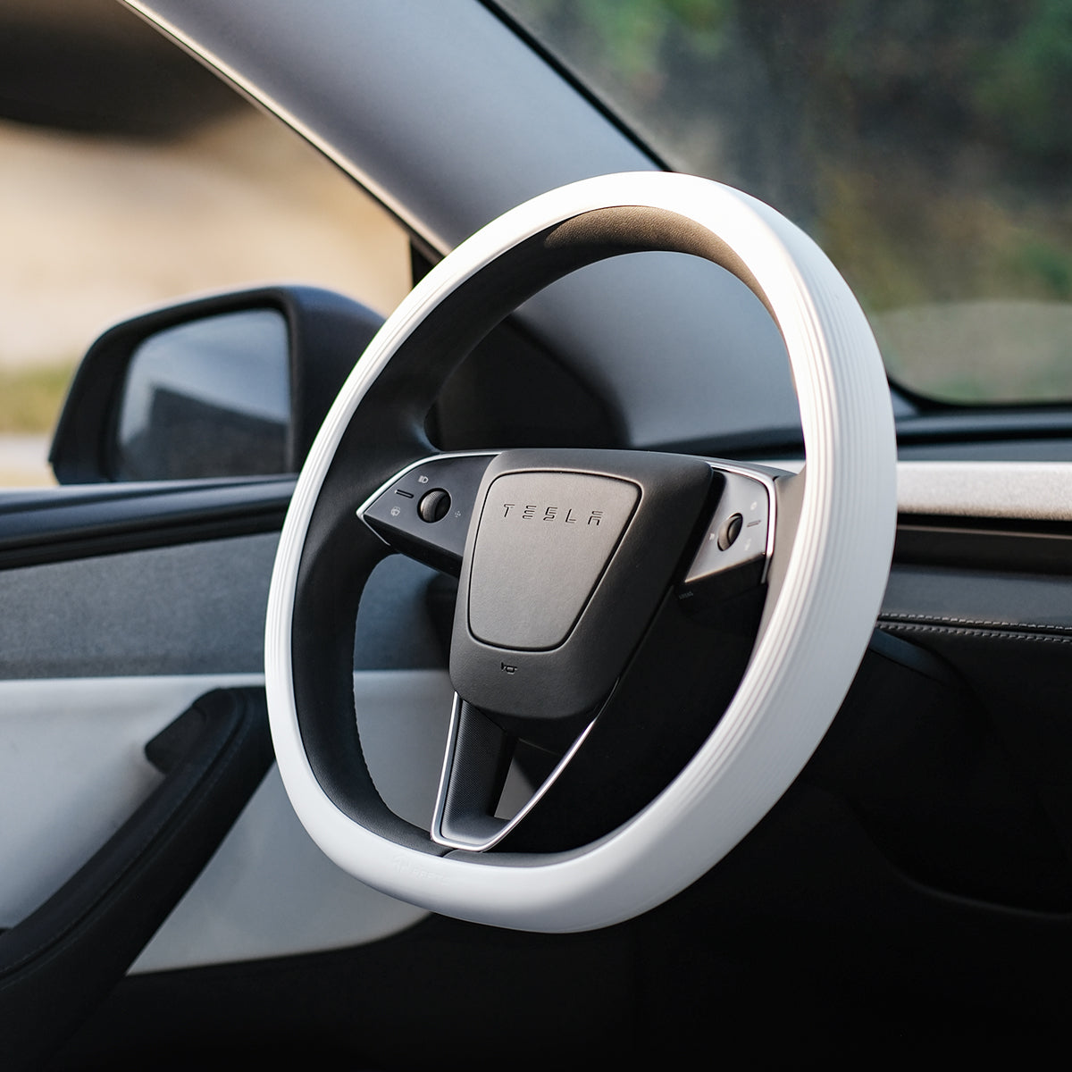 Silicone Steering Wheel Cover for Model 3 Highland 2024-2026 / Model Y Juniper 2025-2026