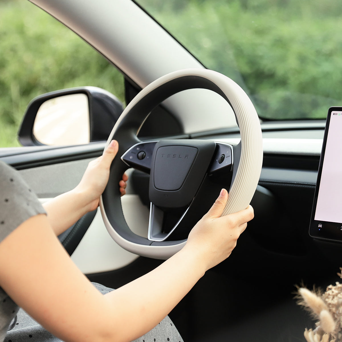 Silicone Steering Wheel Cover for Model 3 Highland 2024-2026 / Model Y Juniper 2025-2026